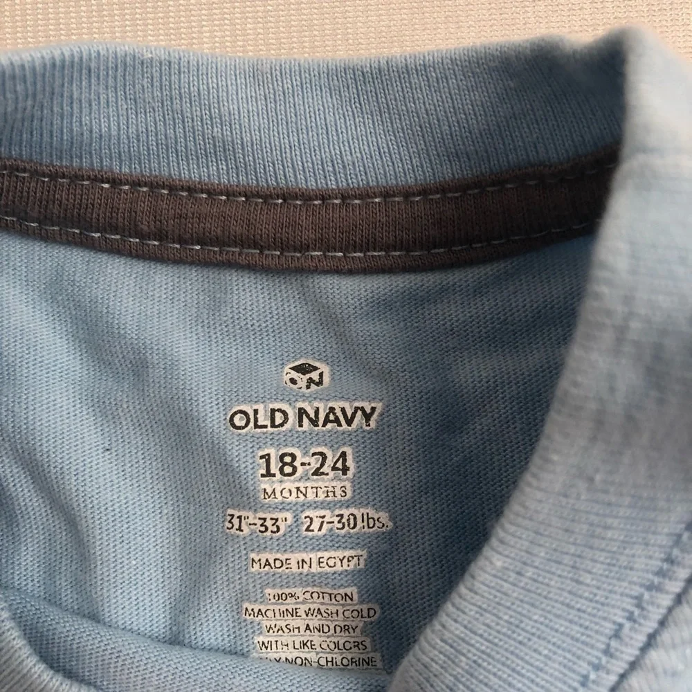 Old Navy light blue crew neck pocket t-shirt 18-24